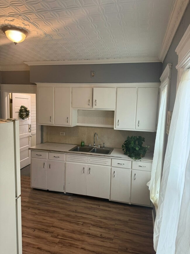 Building Photo - 318 Apple St