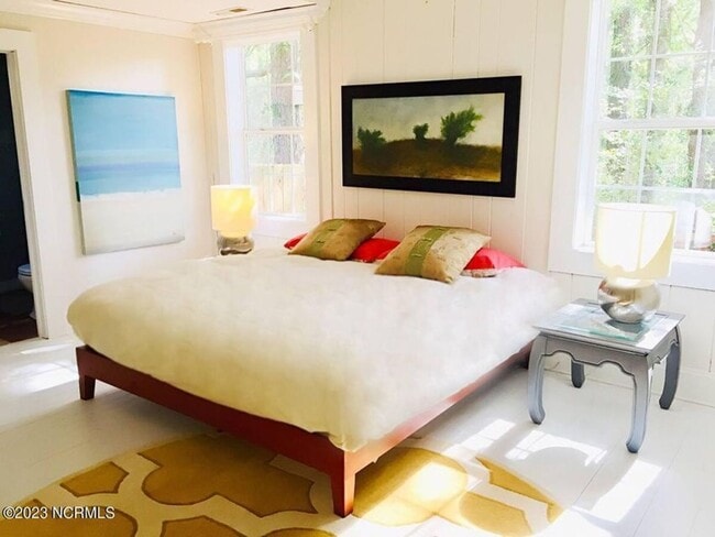 Building Photo - Looking for a lovely home that is fully furnished!