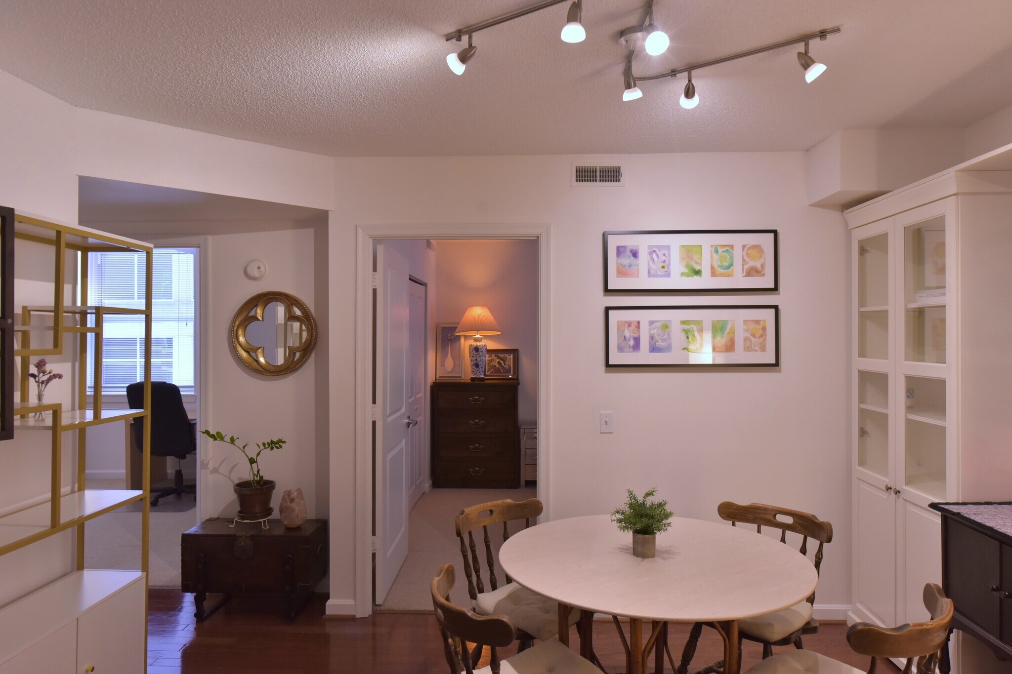 Building Photo - 880 N Pollard St