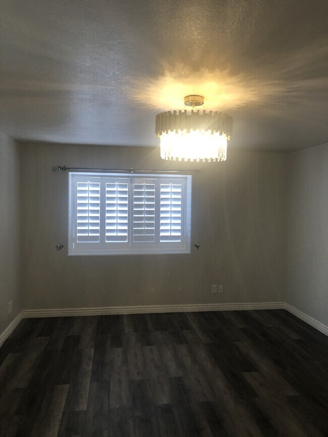 Building Photo - Beautiful 2 Story POOL Home with LOTS of U...