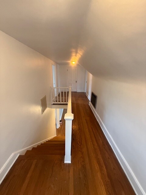 Building Photo - 510 Las Lomas Dr