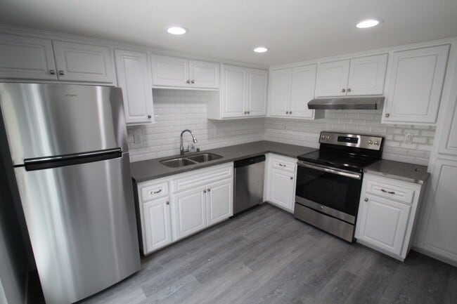Building Photo - Gorgeous, Multi-Level 3 BD, 2 BA in North ...