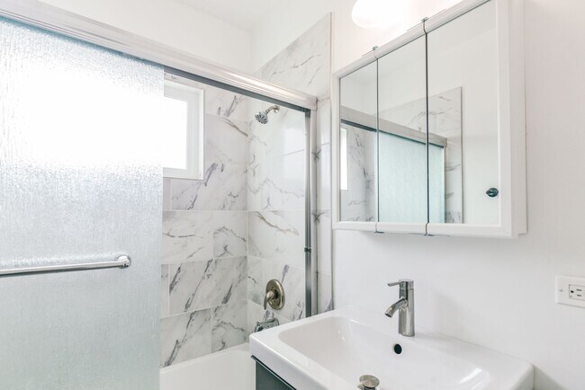 Building Photo - Ocean Avenue Duplex