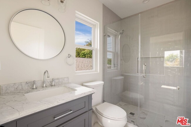 Building Photo - 535 Beloit Ave