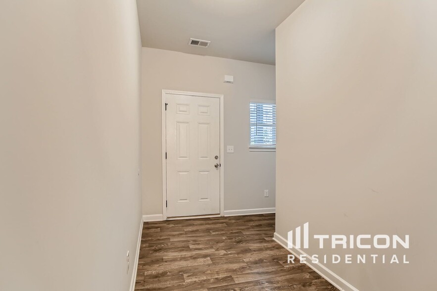 Building Photo - 169 Magnaview Dr