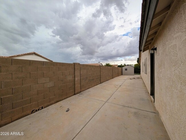 Building Photo - 15748 W Paradise Ln
