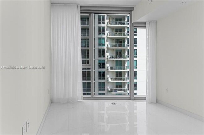 Building Photo - 300 Biscayne Blvd Way