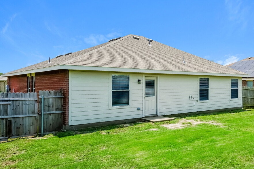 Building Photo - 306 Olivia Ln