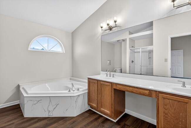 Building Photo - NEWLY RENOVATED HOME