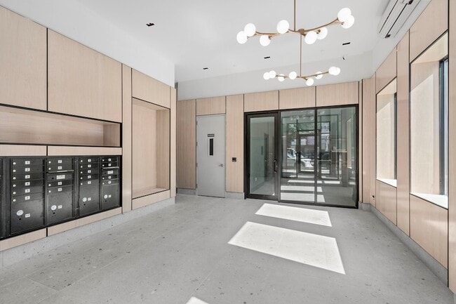 Building Photo - 1 Lenox Rd