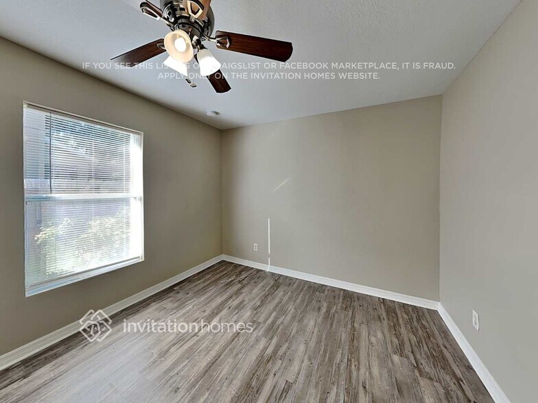 Building Photo - 2401 Granada Cir E