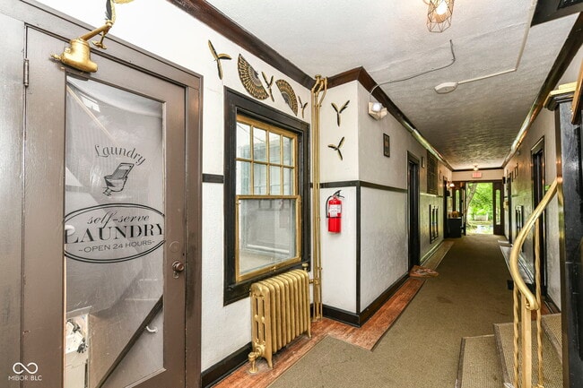 Building Photo - 590 Woodruff Pl W Dr