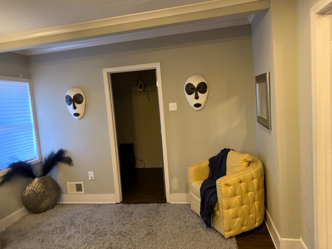 Building Photo - Room in House on Edgewater Dr SW