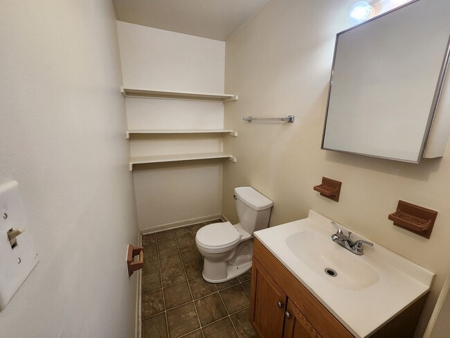 Building Photo - 6233 Mountain View Dr