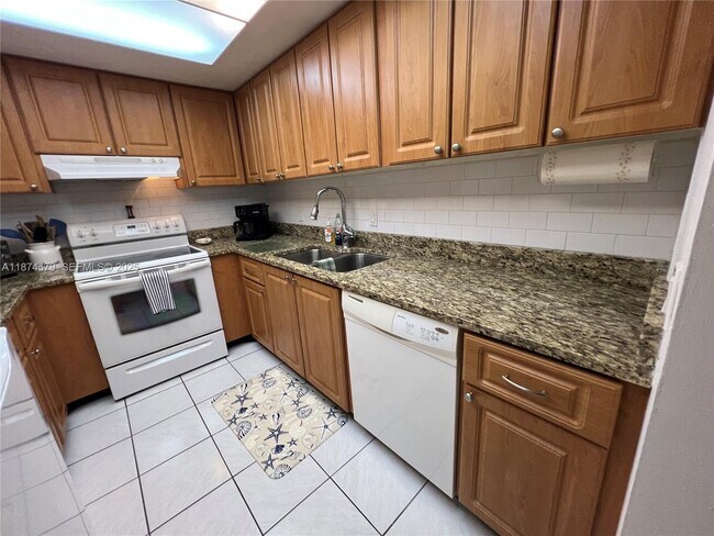 Building Photo - 125 S Ocean Ave