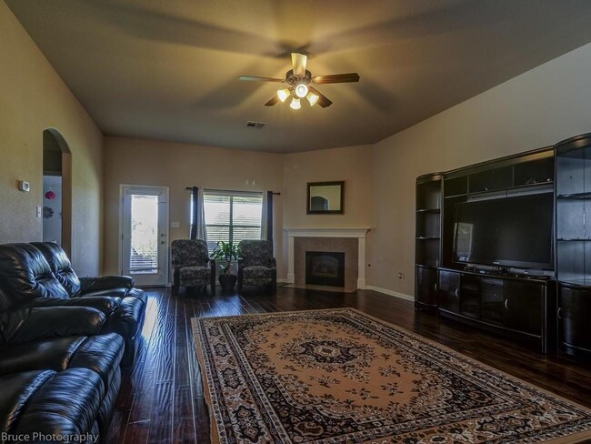 Building Photo - 1720 Harvest Bend Ln