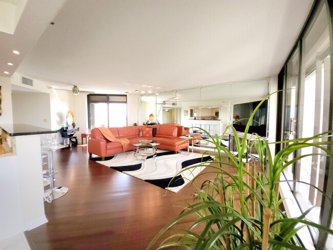 Building Photo - 5950 Pelican Bay Plaza S