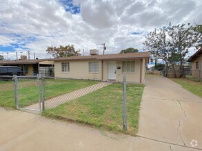 Building Photo - Northeast El Paso 3 bed