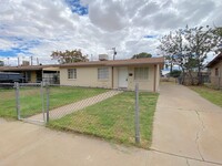 Building Photo - Northeast El Paso 3 bed