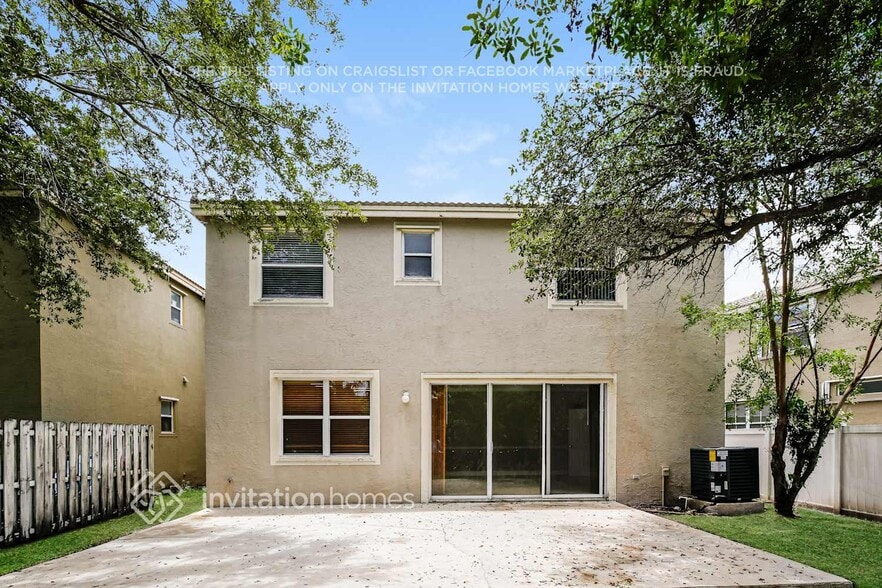 Building Photo - 15891 SW 48th Manor