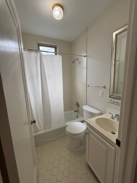 Building Photo - 2068 Walton Way