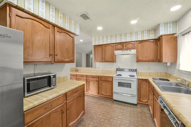 Building Photo - 16323 Summer Dawn Ln