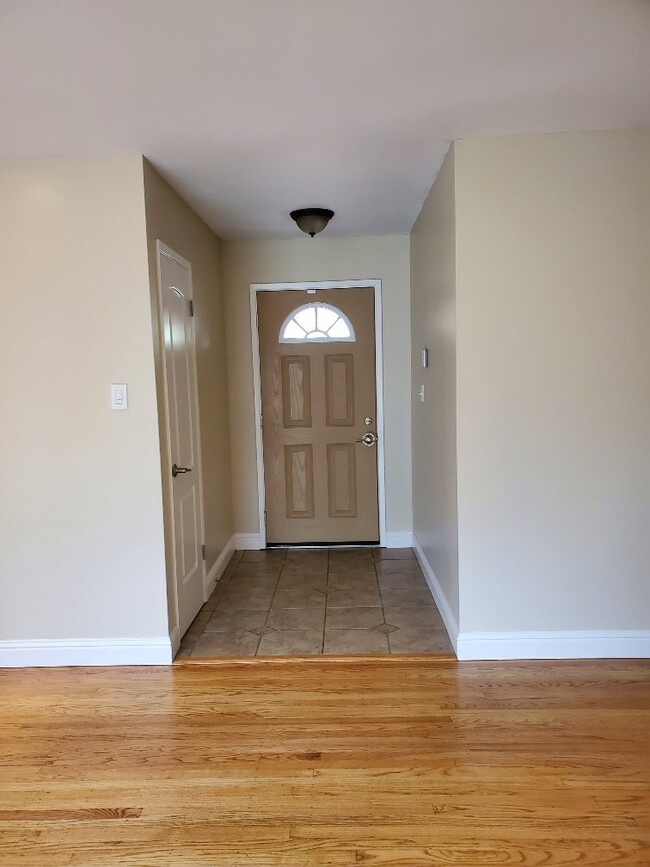 Building Photo - Beautiful 3 bd 2 bath house in Carmichael