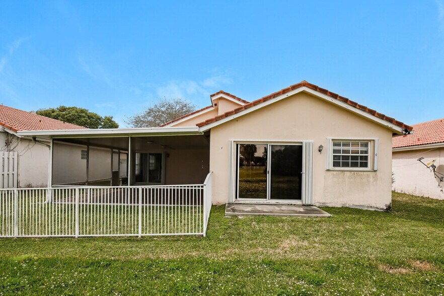 Building Photo - 3370 NW 78th Ave