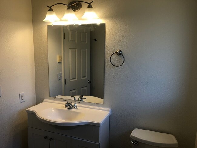 Building Photo - Freshly updated 2 bedroom 1 bathroom duplex with garage!