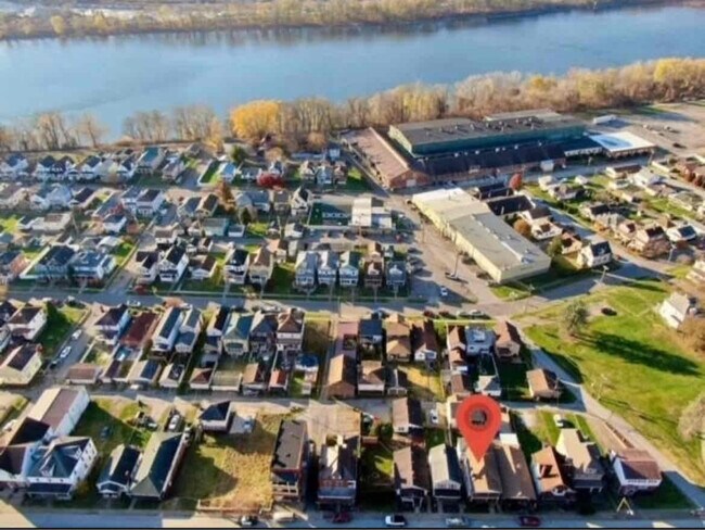 Building Photo - 529 Warwood Ave