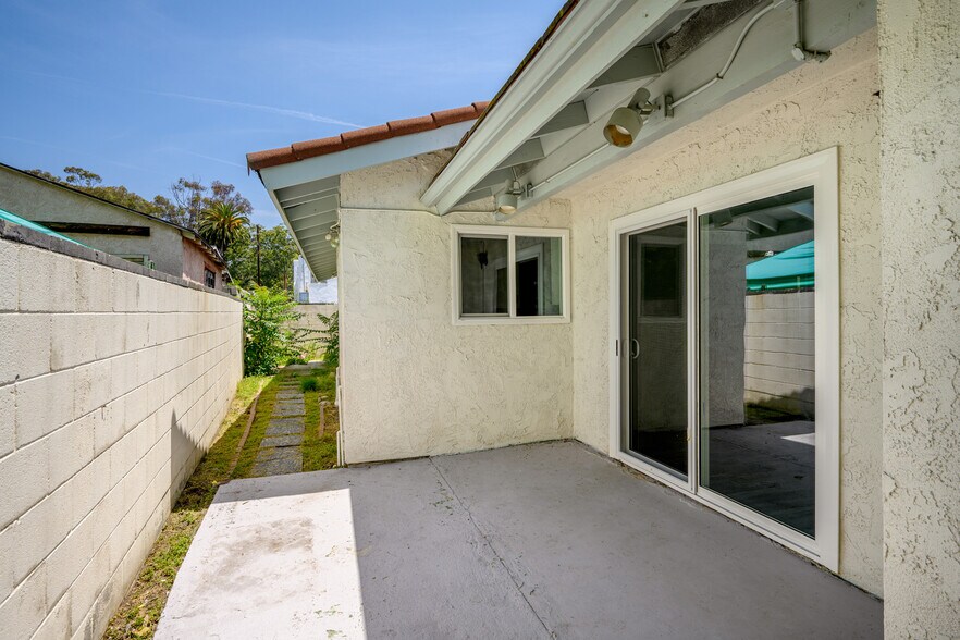 Building Photo - 575 Winona Way