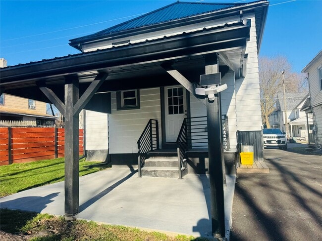 Building Photo - 202 Cleveland Ave