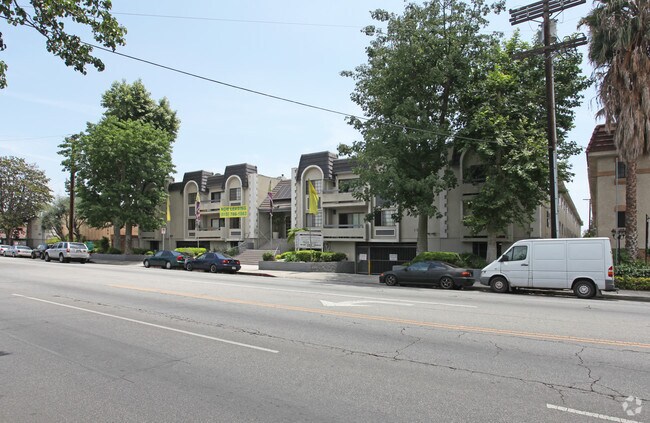 Building Photo - Bentley Court Apartments