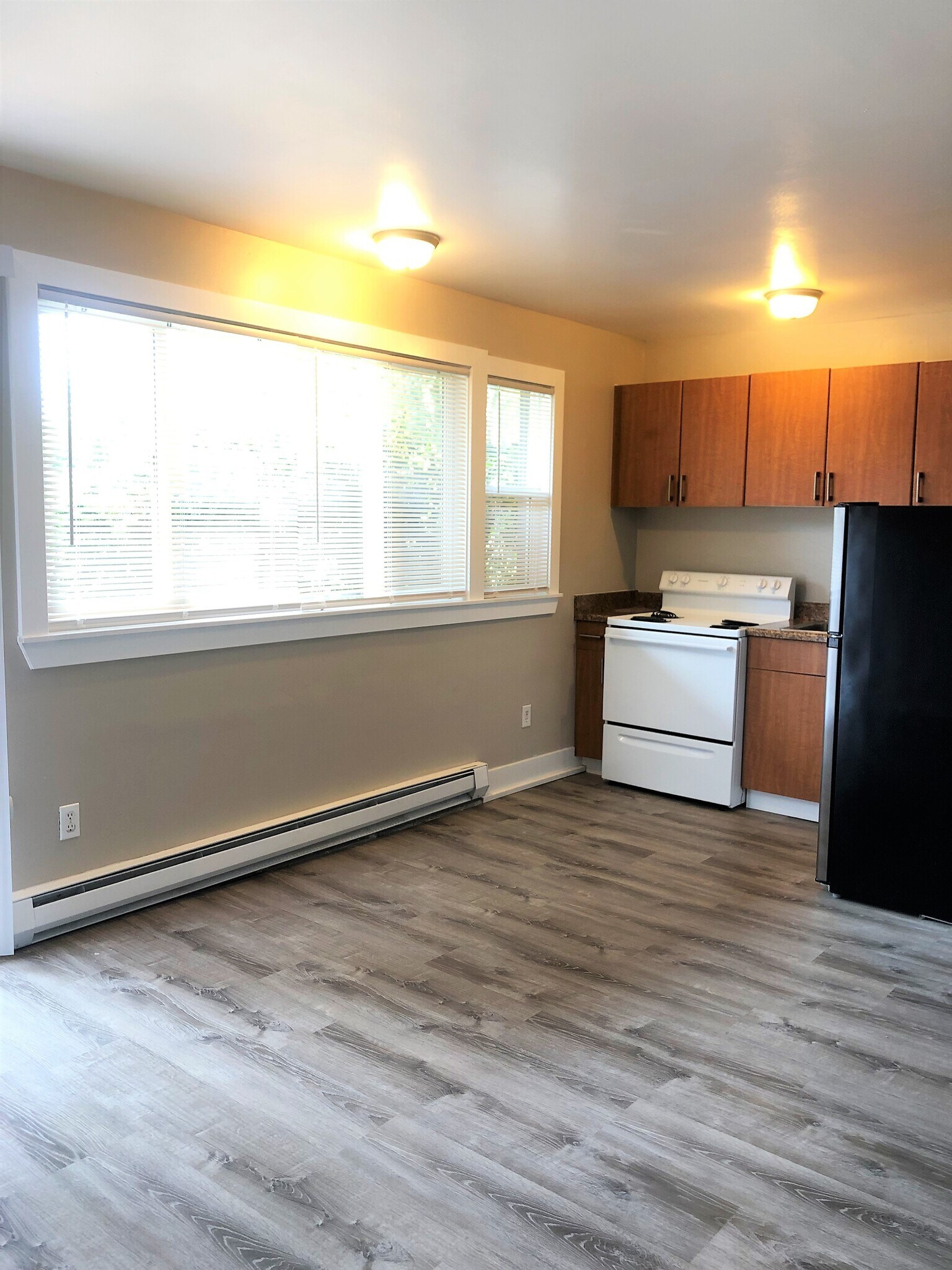 Building Photo - 11758 Greenwood Ave N