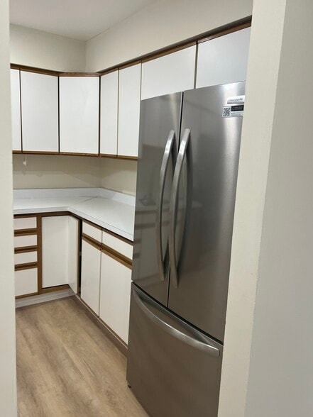 Kitchen L shaped - 10381 Dearlove Rd