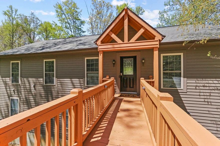 Building Photo - 335 Locust Ridge Rd