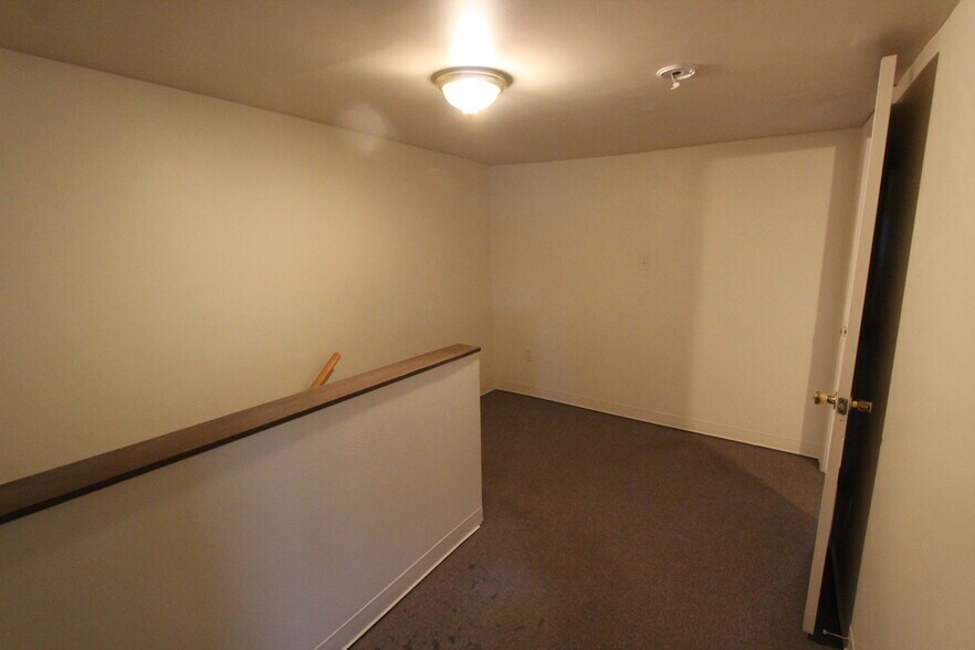 Building Photo - 624 Carothers Ave