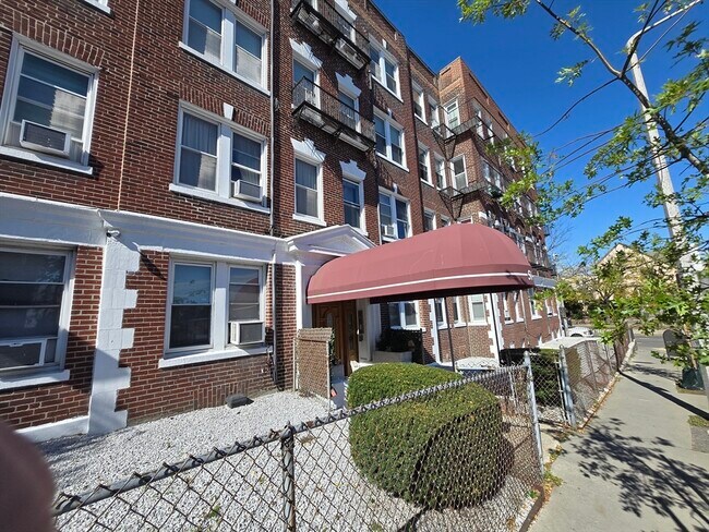 Building Photo - 56 Park Vale Ave