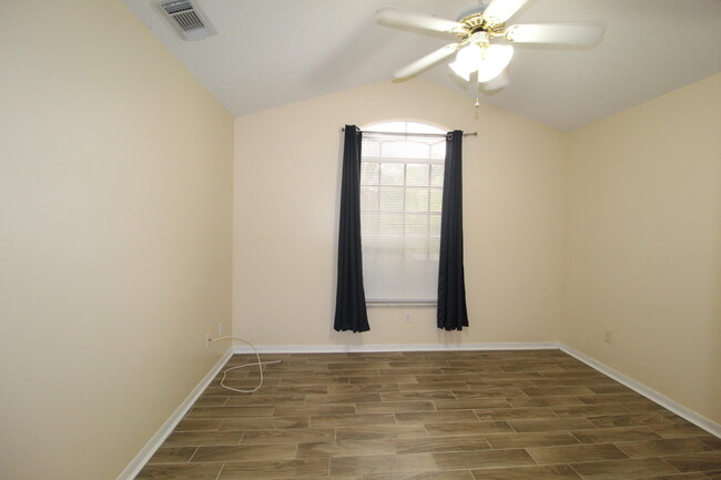 Building Photo - 2073 SW Capeador St