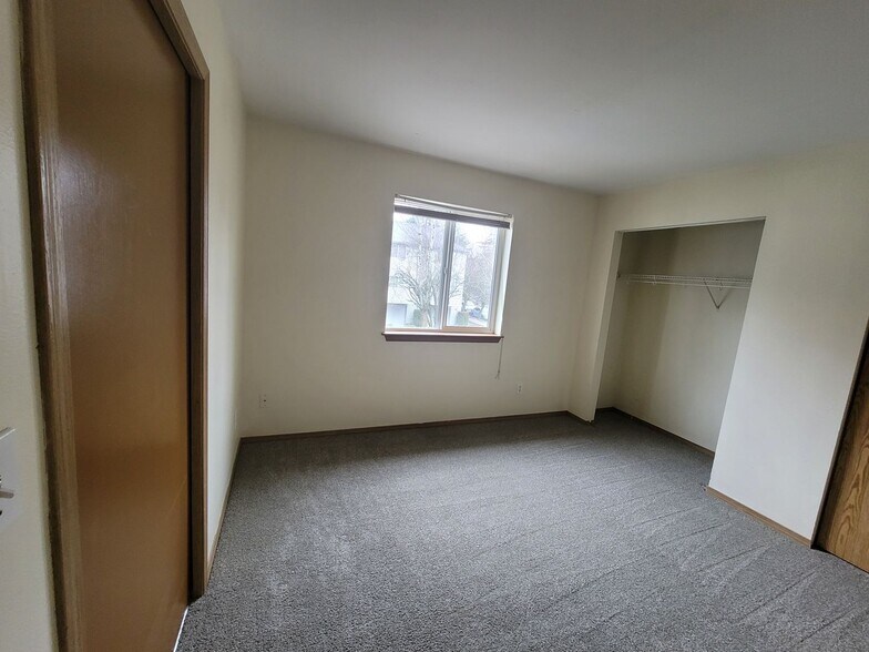 Building Photo - 39 SE 127th Ave