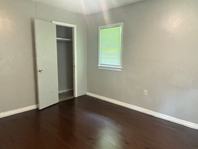 Building Photo - 1452 Woody Dr