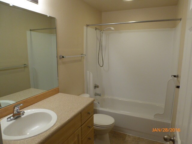 Building Photo - 3 Bed 2 Bath Condo in Factoria