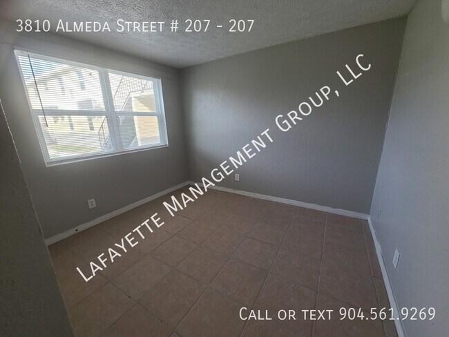 Building Photo - 3810 Almeda St