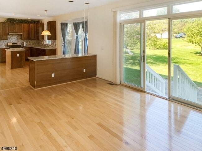 Building Photo - 9 Colonial Ct