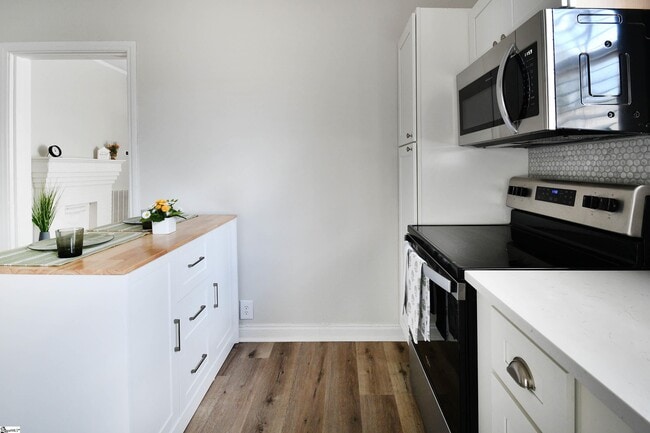 Building Photo - 5 Cardwell St