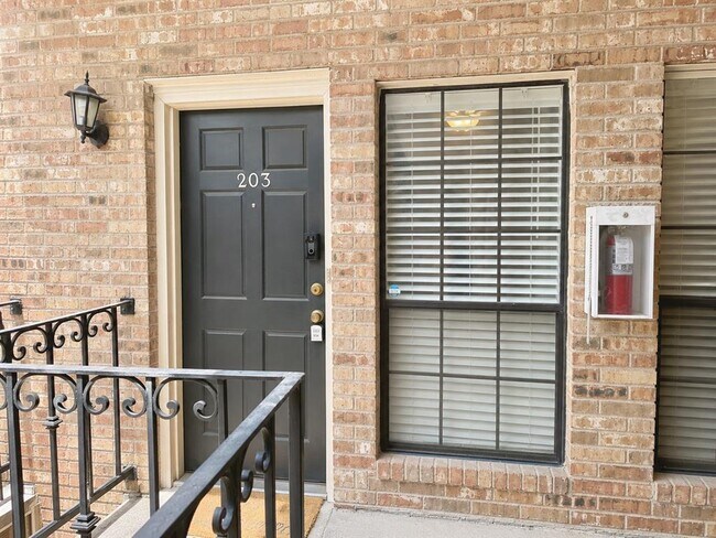Building Photo - 2801 Rio Grande St