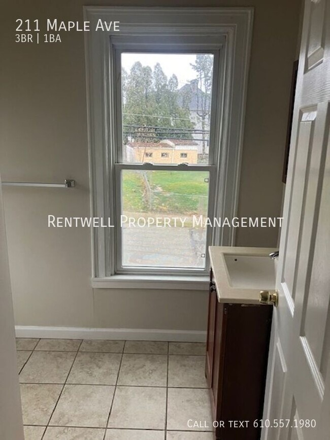 Building Photo - 211 Maple Ave