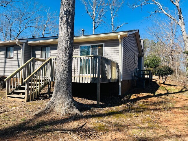Building Photo - 13-15 Oakmount Dr