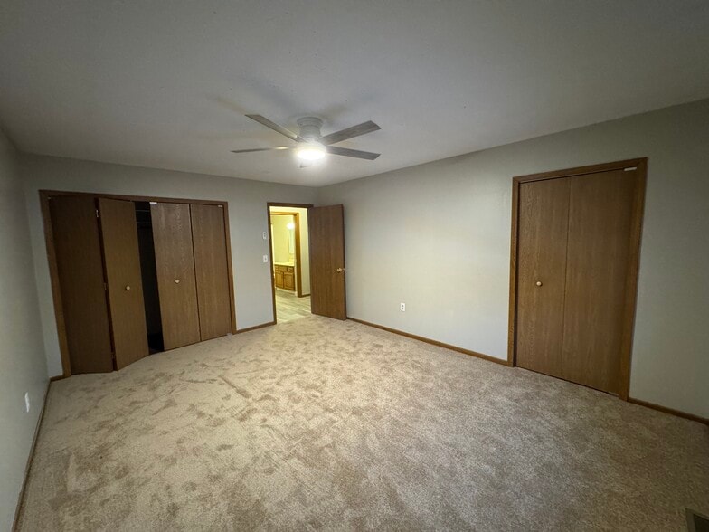 Building Photo - 1833 Cloveridge Dr