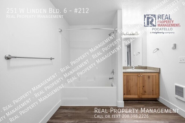 Building Photo - 251 W Linden Ave